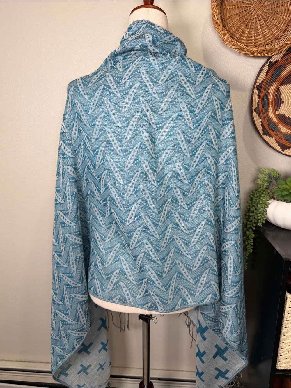 Gorgeous Pashmina Silk Blue Textured Scarf Soft Large